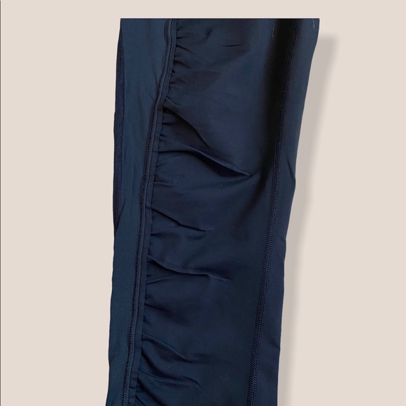 Lululemon Crop Pants Size 8 - Picture 3 of 10